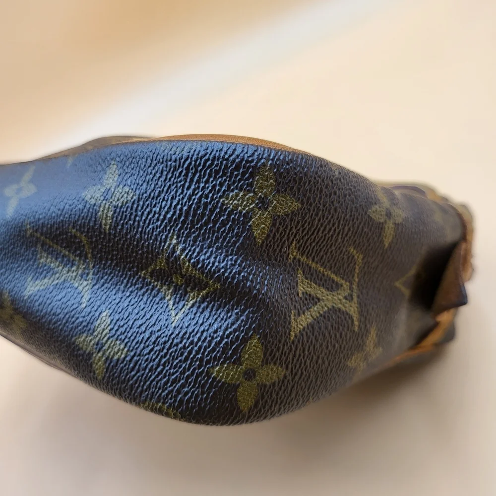 LOUIS VUITTON Compaigne 28 Monogram Leather Clutch..Authentic.. - Picture 13 of 16